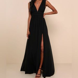 Lulus maxi plunge chiffon dress - Black - Brand New -Small